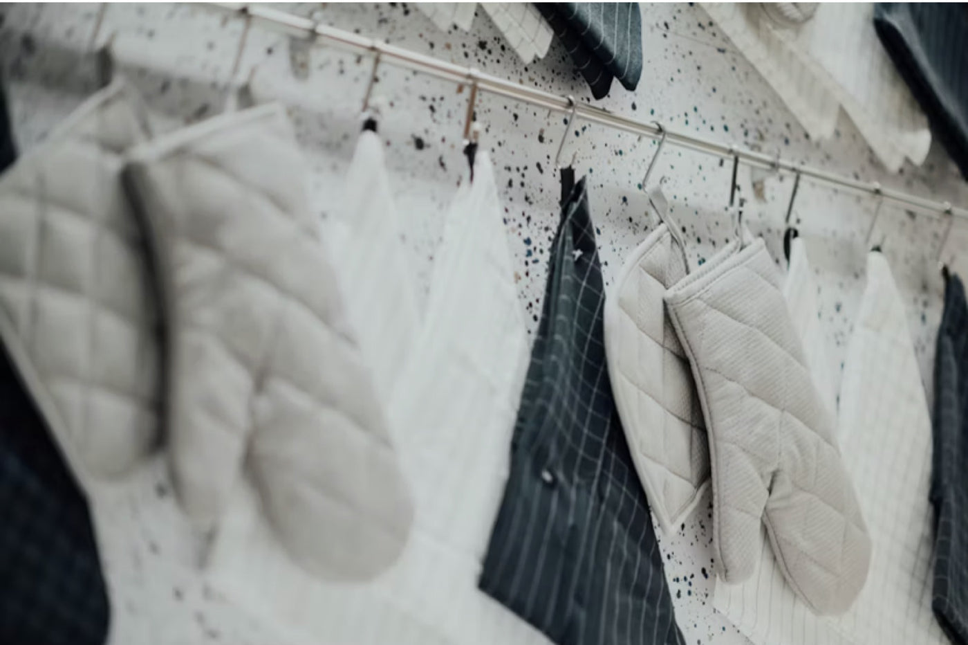The Heirloom Oven Mitt